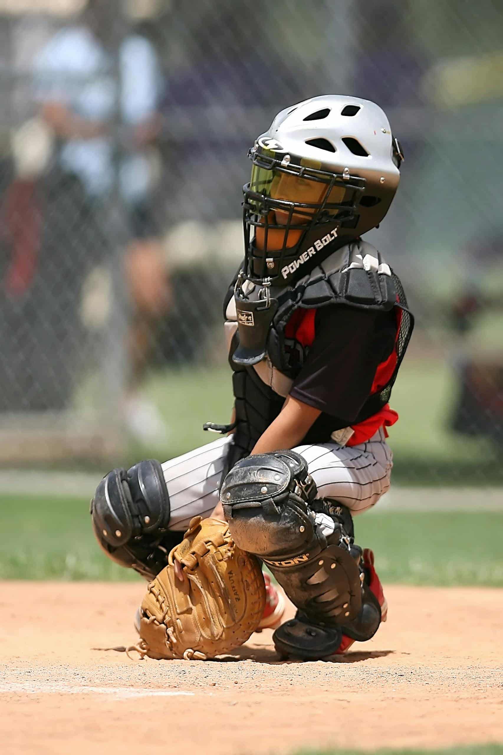 5 Best Catchers Mitts For Little Leaguers (2025)